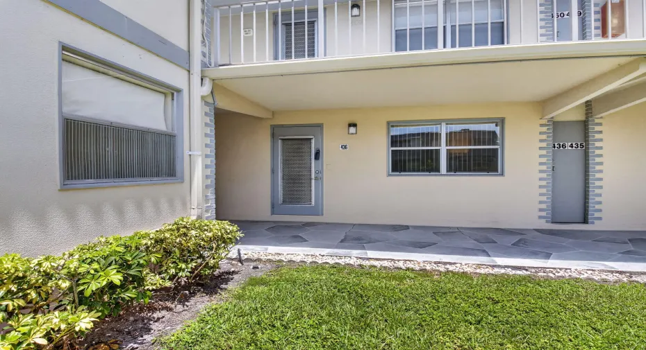 INVITING FIRST FLOOR CORNER UNIT WITH GARDEN OUT FRONT!