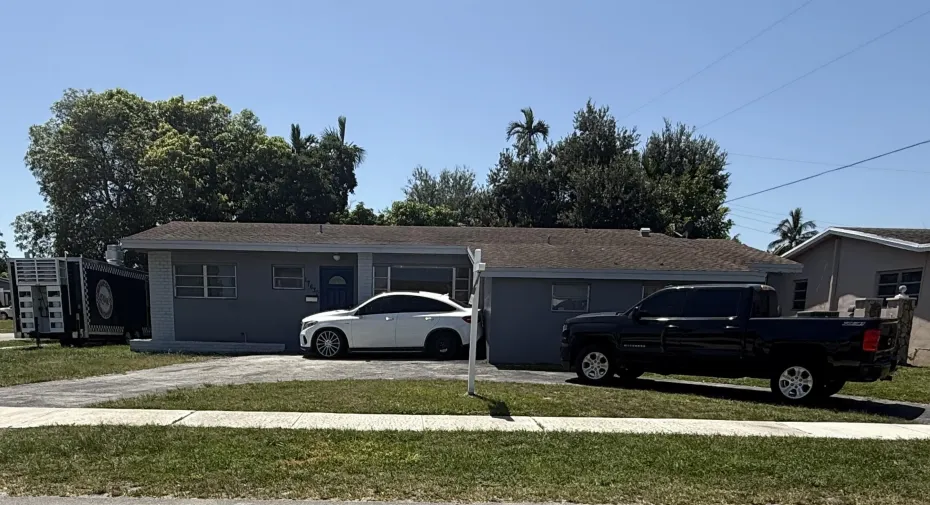 RScreen 17630 NW 14th Ct photo
