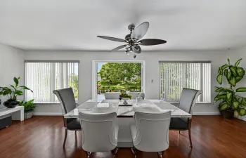 Flordia room with double french doors to patio!