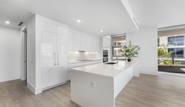 011-220LakeShoreDrive-702-LakePark-FL-33
