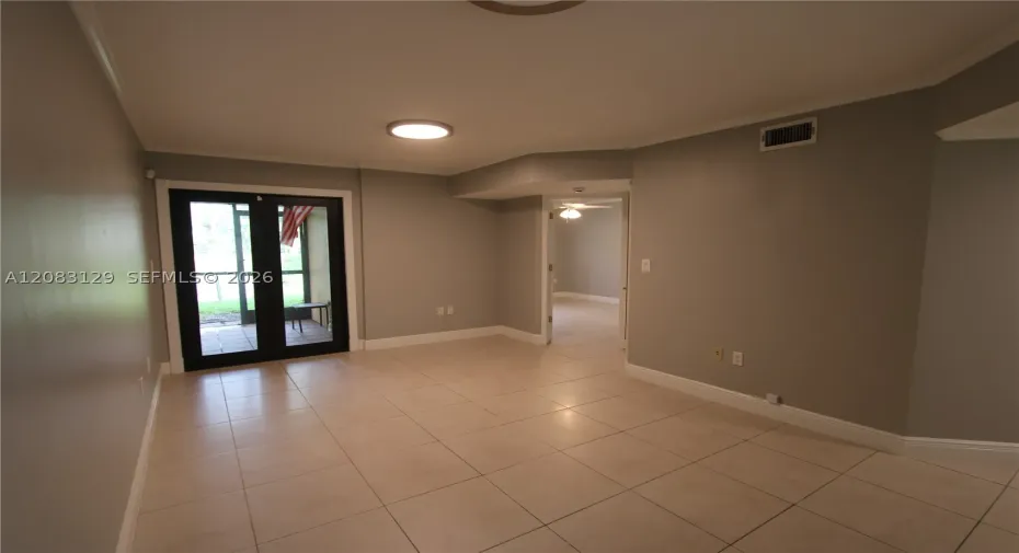 Spacious living room