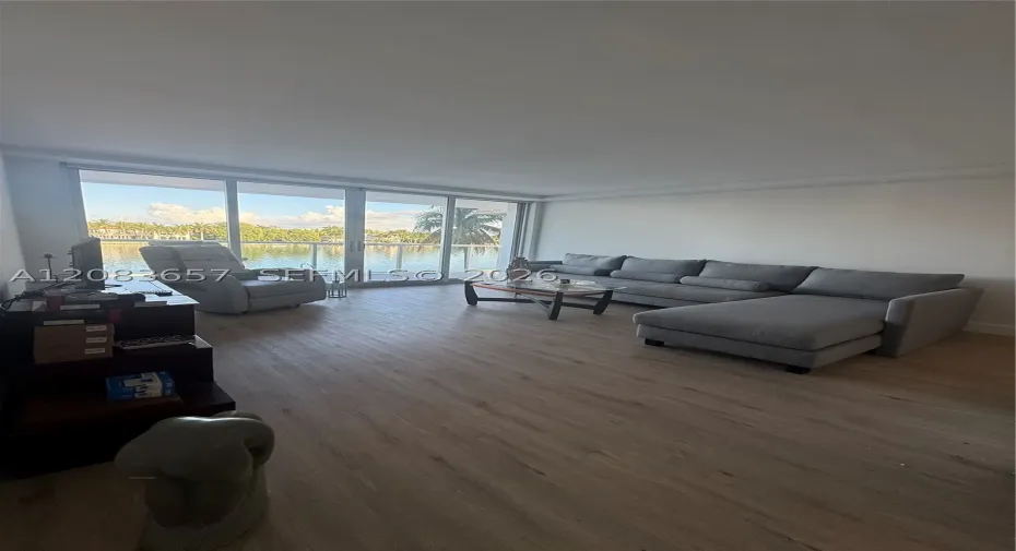 Spacious Living/Dining Room