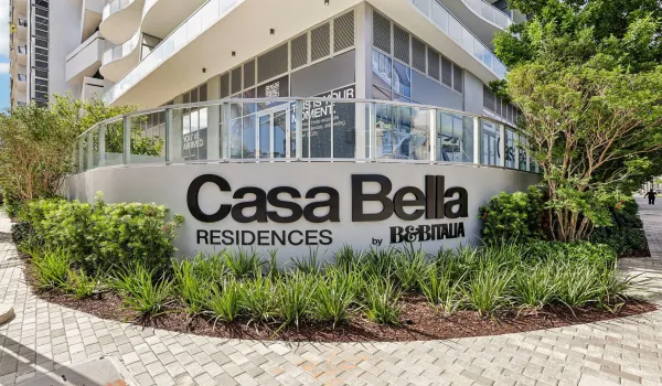 12-web-or-mls-Biscayne Blvd 201-S0409-01