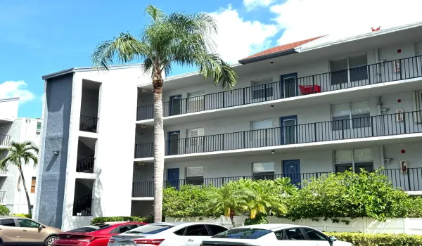 3rd floor end unit 001