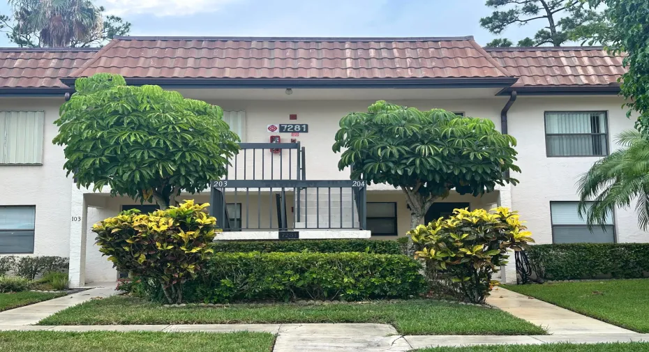 EXTERIOR FRONT