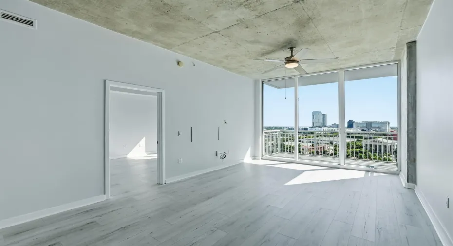 16-web-or-mls-300_S_Australian_Ave_Unit_
