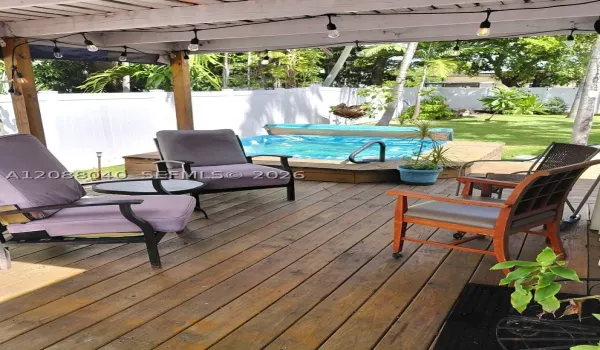 Privet Deck with Hot Tub