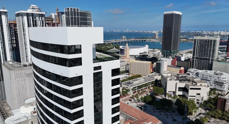 225 N MIAMI AVE