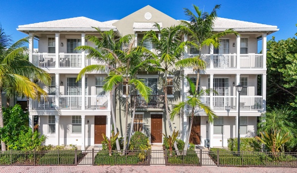 125 SW 2nd Avenue, Delray Beach, Florida 33444, 3 Bedrooms Bedrooms, ,2 BathroomsBathrooms,Townhouse,For Sale,2nd,RX-10911354