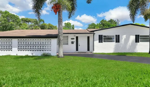4723 NW 4TH St Plantation FL 33317