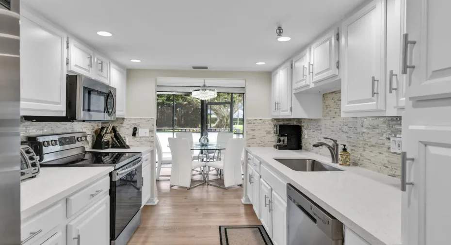 899 Jeffery 109 Kitchen 1