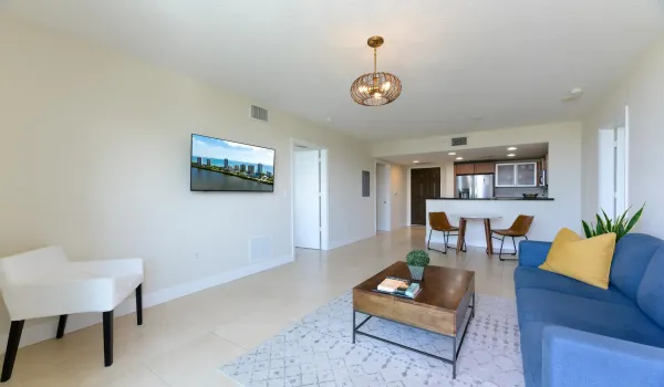 610 Clematis St Apt 406 West-large-008-0