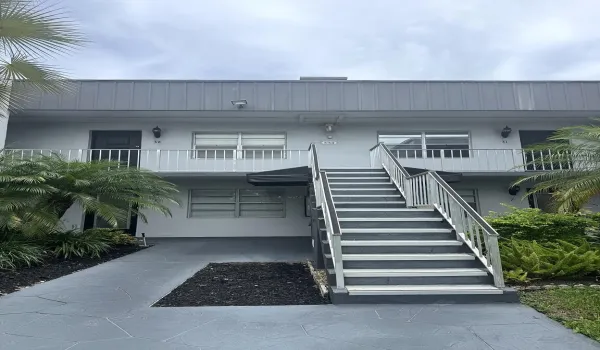 south-florida-condo-entry-stairs