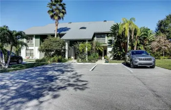front exposure & parking