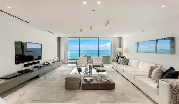 01_10201 Collins Ave_1oakstudio_03