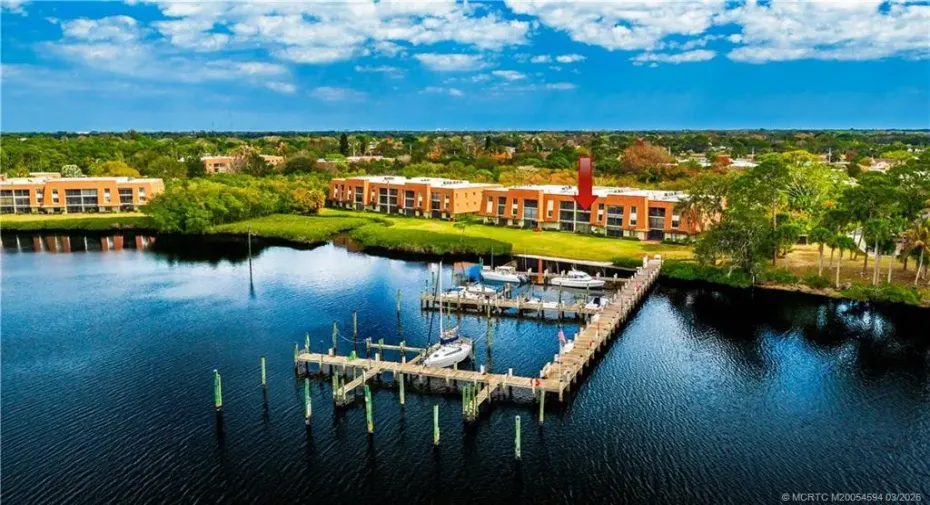 Enjoyable nature and boating scenery