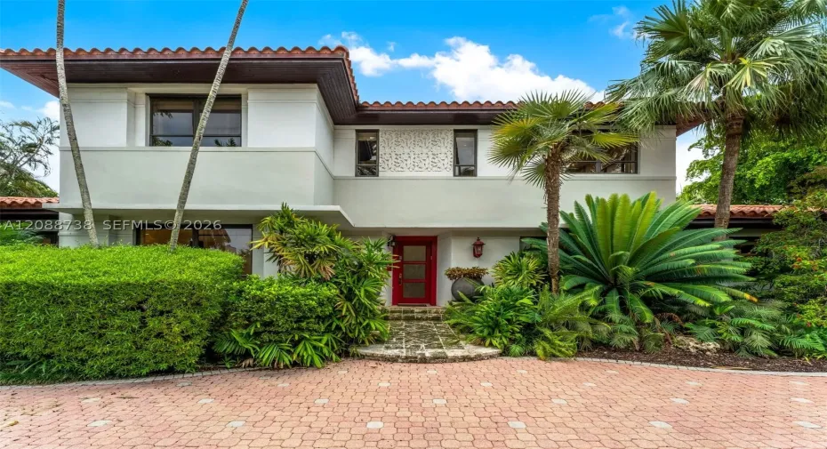 Disclaimer: Some images in this listing have been virtually staged to showcase the home's potential. The property is currently unfurnished and will be rented as such.