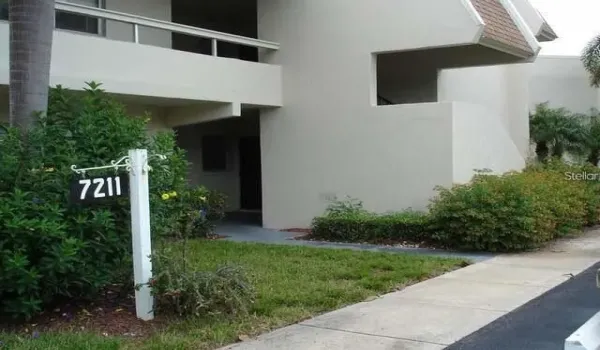 conveniently located just minutes from shopping and restaurants at UTC and a only short drive to SRQ Airport.