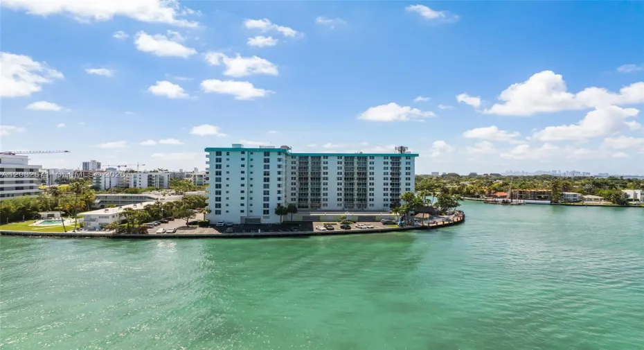 Island Pointe on Biscayne Bay, with direct water frontage and Miami skyline beyond.