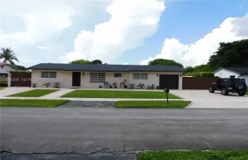 Great Curb Appeal - Plenty of parking space - roof 2 month's old.