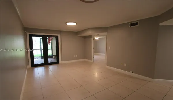 Spacious living room