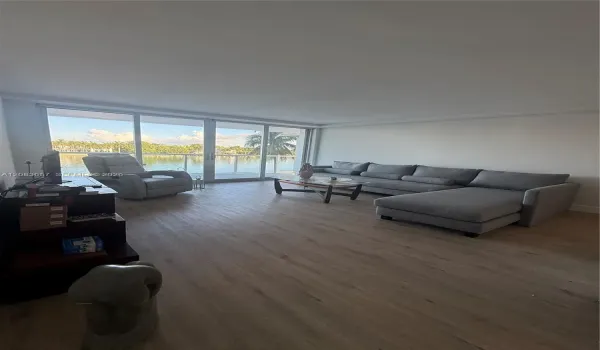 Spacious Living/Dining Room