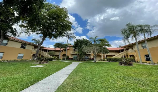 4783 Via Palm Lake 104