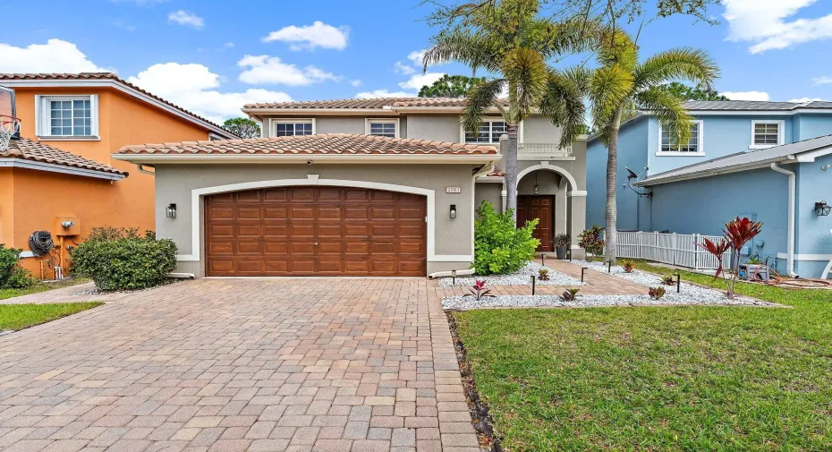 Front Exterio