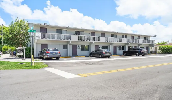 01-720 NE 7th St_001