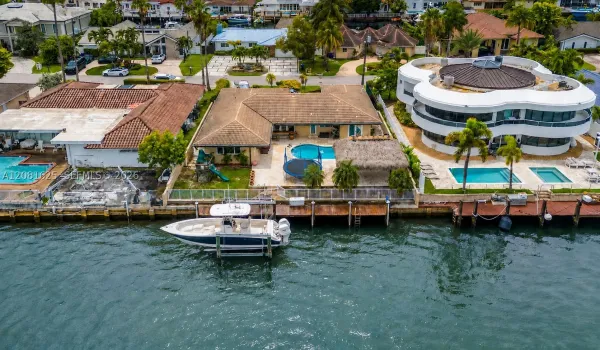 EASTERN SHORES WATERFRONT
5 LOTS OFF WIDE WATER
DIRECT OCEAN ACCESS
NO FIXED BRIDGES TO BAY & OCEAN