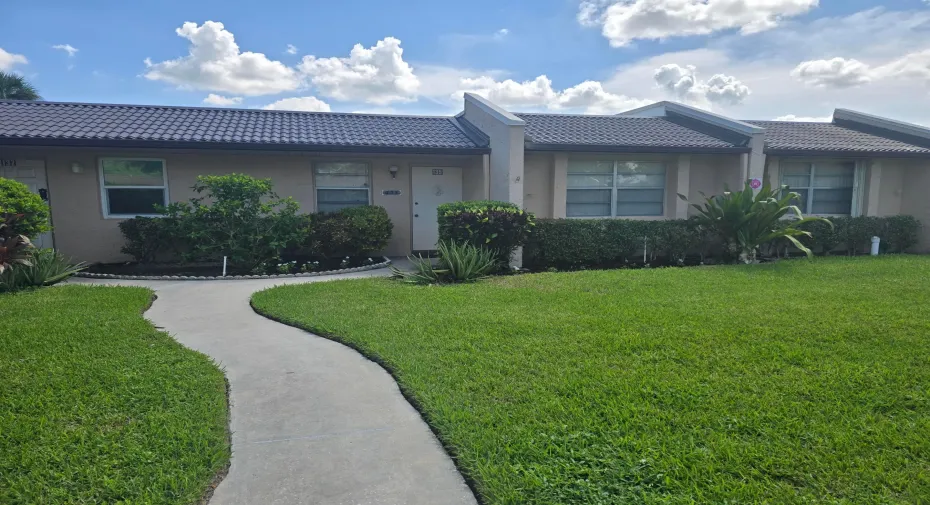 135 LAKE MERYL DR
