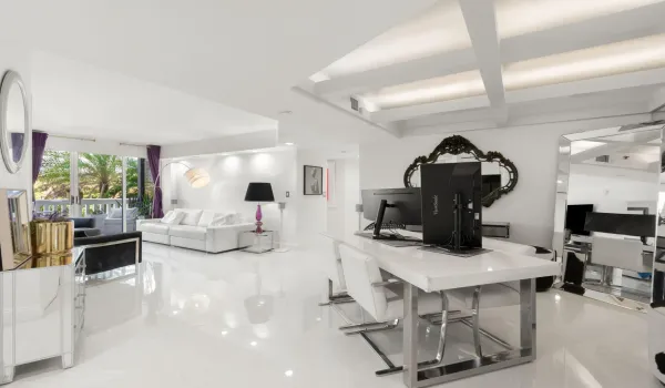 12-web-or-mls-1000 E Island Blvd 305, Av