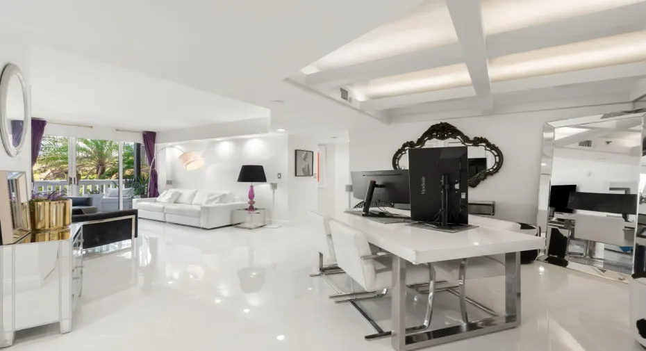 12-web-or-mls-1000 E Island Blvd 305, Av