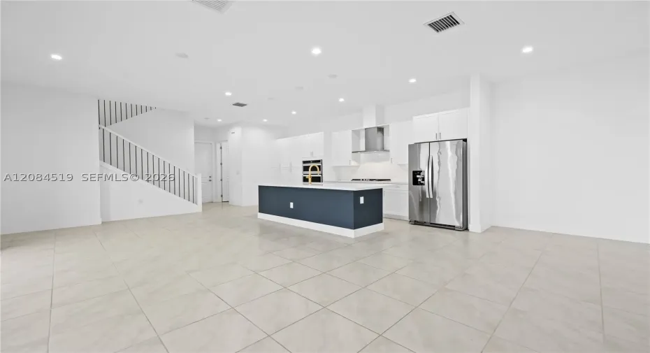 OPEN FLOOR PLAN