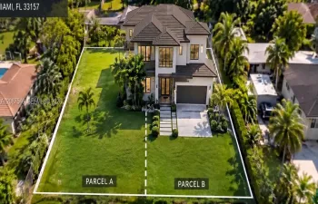 This is a corner land.This beautiful lot is perfect for building your dream home or a duplex. Take advantage of this exceptional opportunity to create the property you’ve always envisioned in a truly wonderful location.
