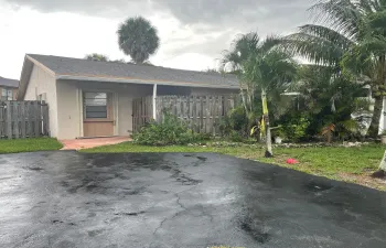 LARGE DRIVEWAY, ROOM FOR 3 OR 4 VEHICLES