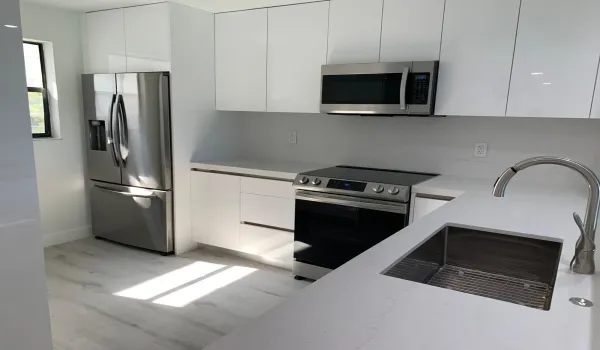 Beautiful Spacious Kitchen