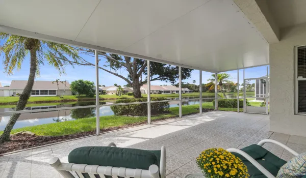 Expansive screen porch
