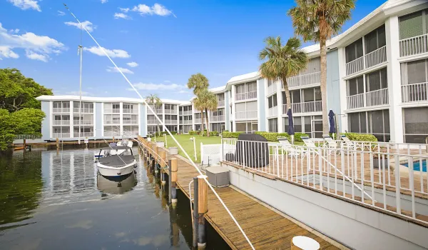 33_700_NE_Harbour_Terrace_Unit_23133_mls