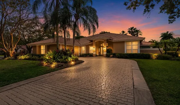 1207 Manor Drive