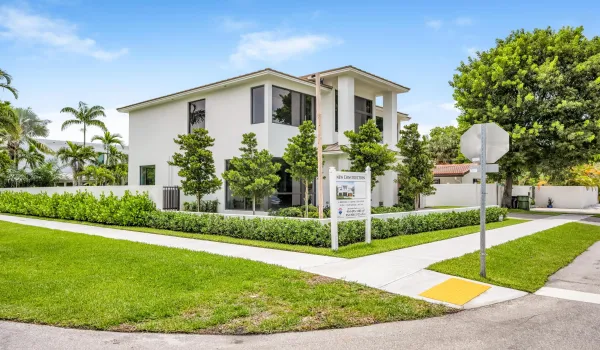 445 NE 11TH AVE-4