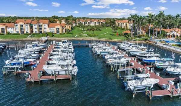 YACHT CLUB MARINA 6