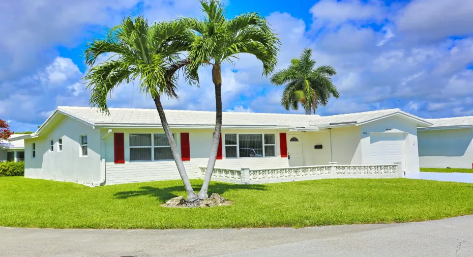 005-009-Exterior Front-4200x2800