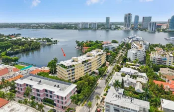 arrow 425 Worth Ave Palm Beach FL 02