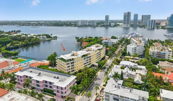 arrow 425 Worth Ave Palm Beach FL 02
