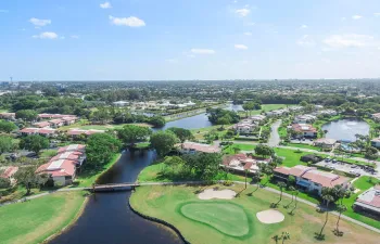 9283 Vista Del Lago