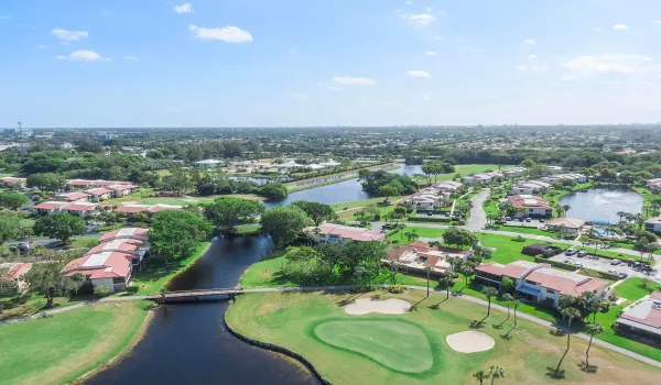 9283 Vista Del Lago