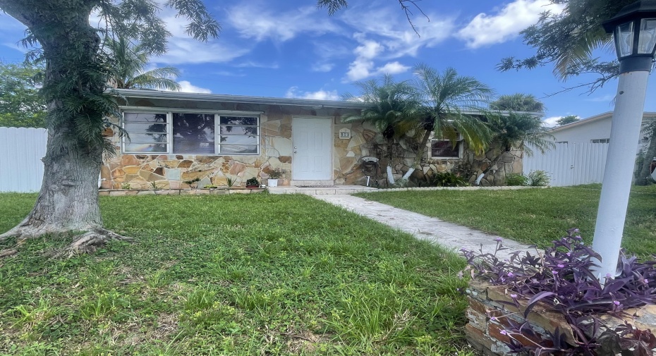 809 Elm Road, West Palm Beach, Florida 33409, 3 Bedrooms Bedrooms, ,2 BathroomsBathrooms,Single Family,For Sale,Elm,RX-10917382