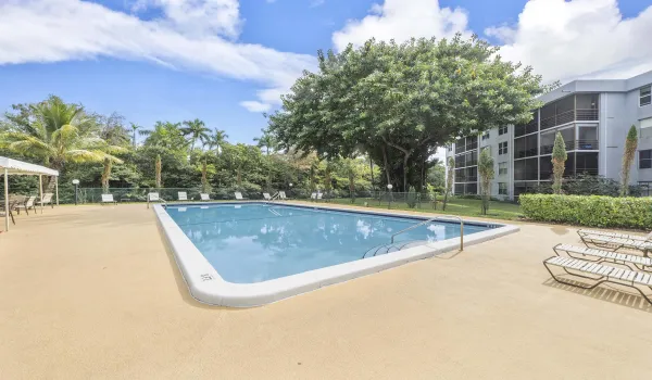 104 Royal Park Dr 4B_001