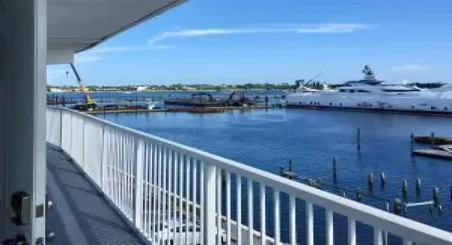 D24